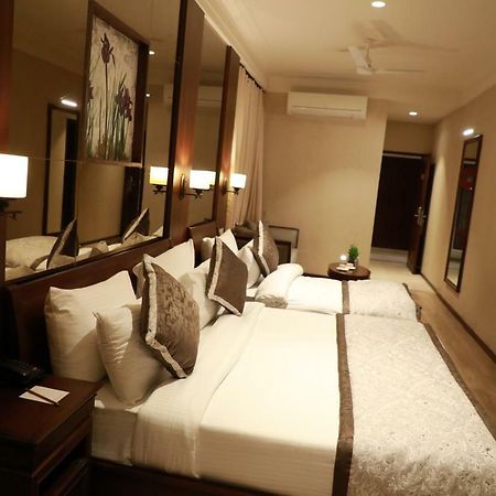 Hotel Golden Tower Near Heritage Street Amritsar Exterior foto